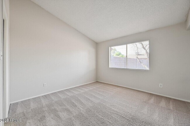 Building Photo - 2906 E Impala Ave