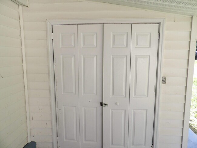 Building Photo - 248 Meadowview Dr