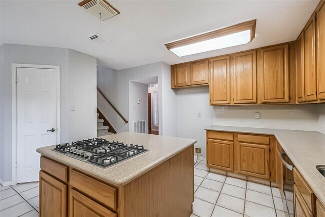 Building Photo - 10218 Hedge Way Dr