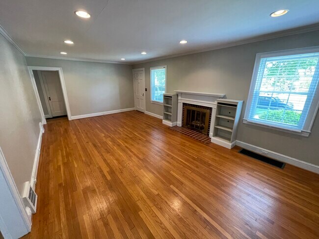 Building Photo - 845 Watson Ave