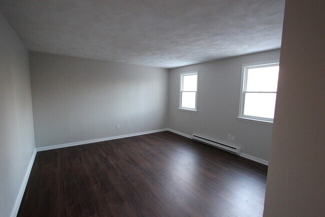 Building Photo - 70 Beach St