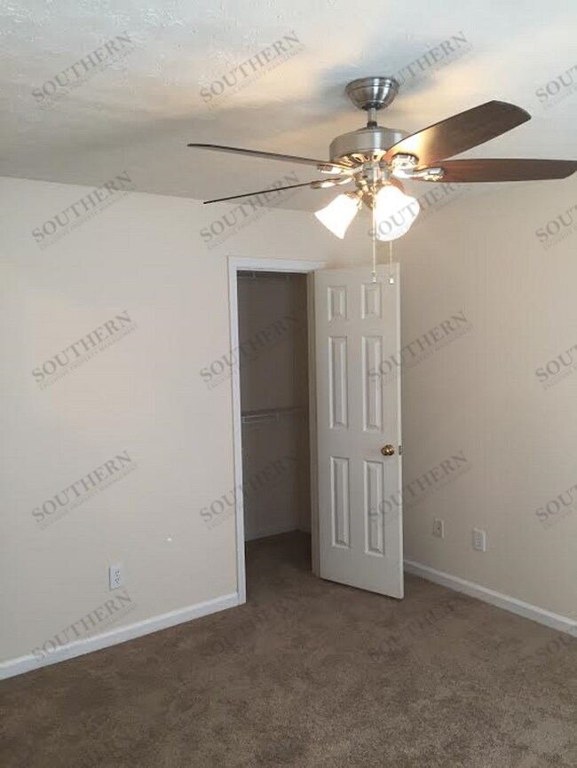 Building Photo - 3930 Banyan Ct