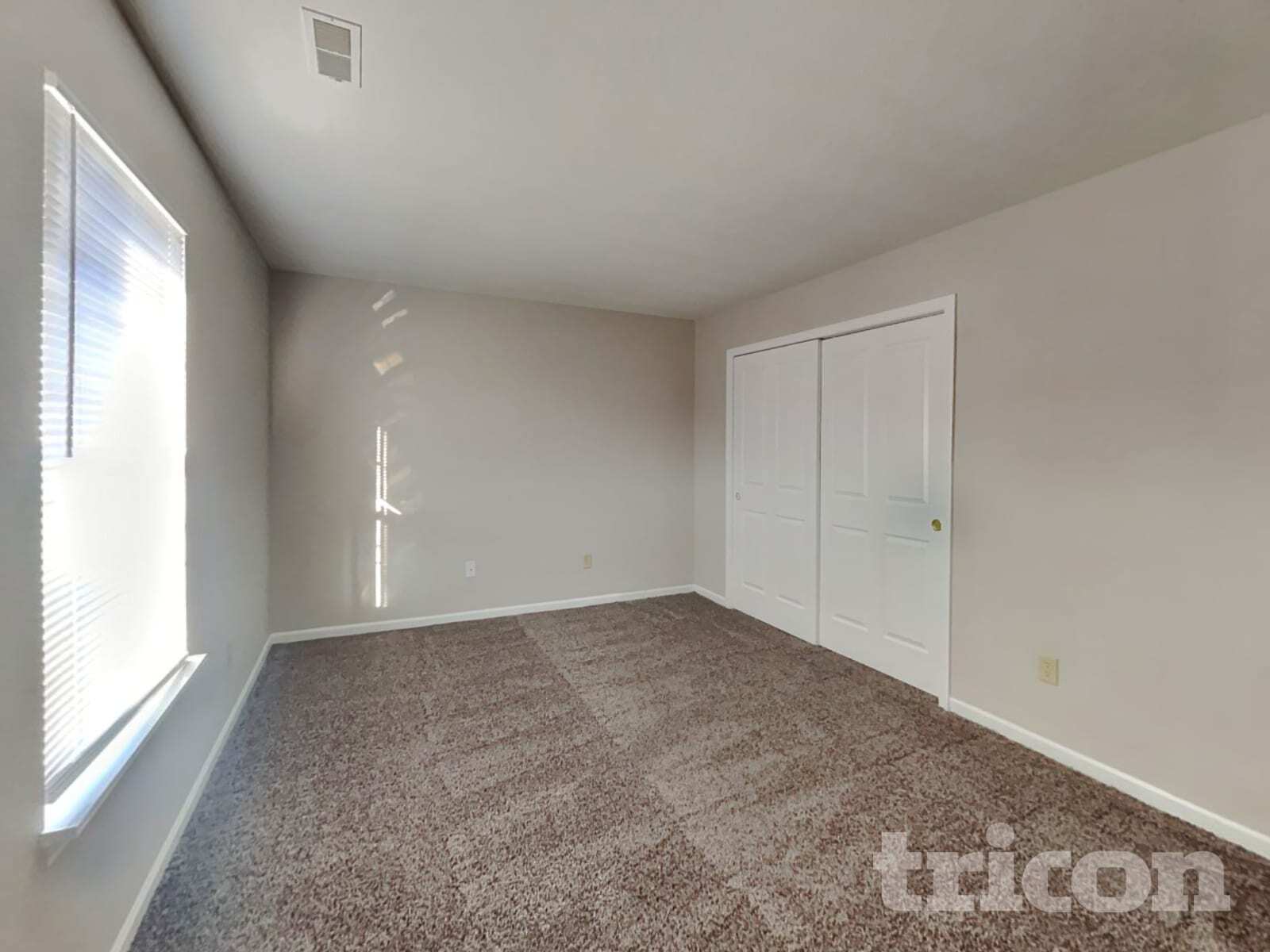 Building Photo - 8623 Robin Run Way