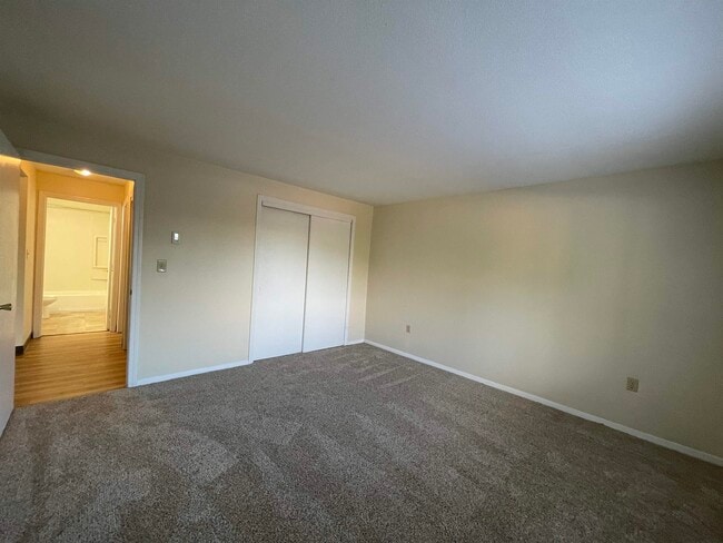 Building Photo - 99 Powers St