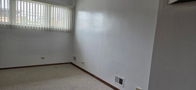 Building Photo - 10300 Pelham St