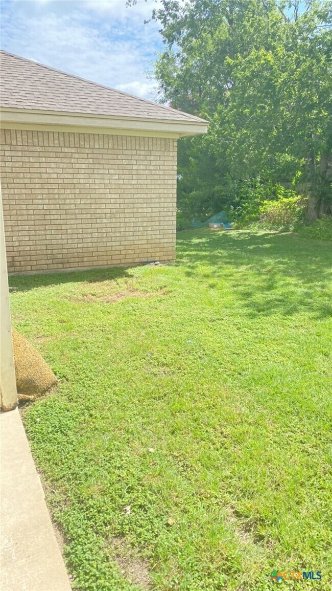Building Photo - 4400 Sylvia Dr
