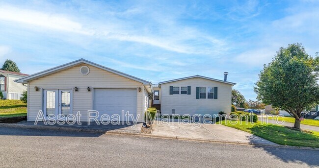 Building Photo - 1322 Silver Charm Way