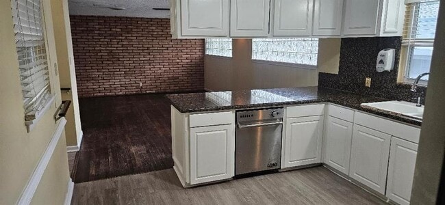 Building Photo - 5927 Moonmist Dr