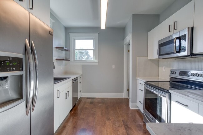 Building Photo - HOUSE FOR RENT