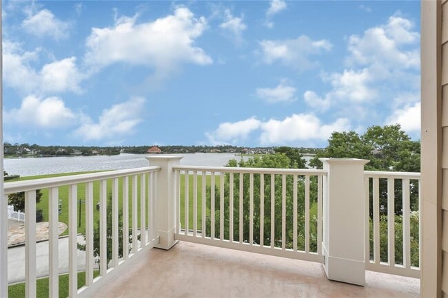 Building Photo - 210 Breezy Way