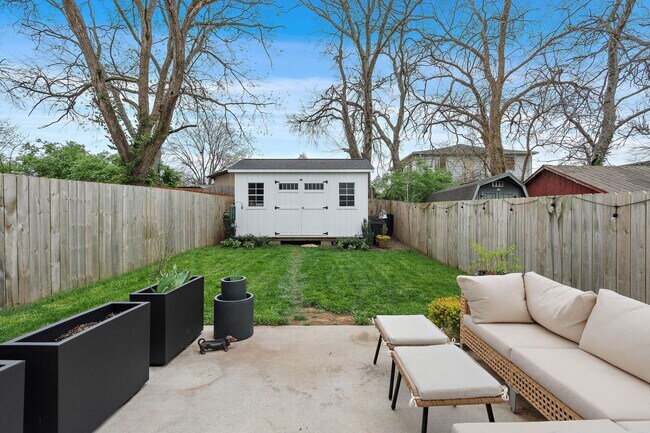 Building Photo - Stylish East Nashville Home with Open Layo...