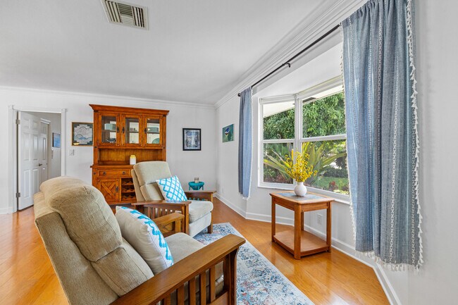 Building Photo - 925 Cypress Dr