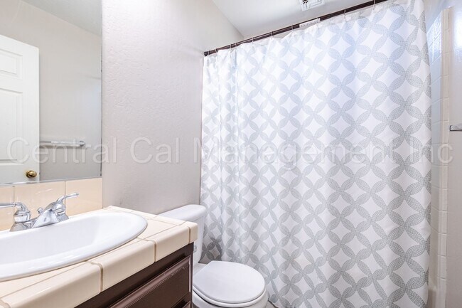 Building Photo - 3 Bedroom/2 Bath Townhome in Mill Creek - ...