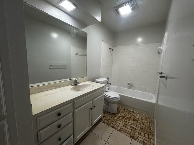 Building Photo - 2716 Sibley Dr