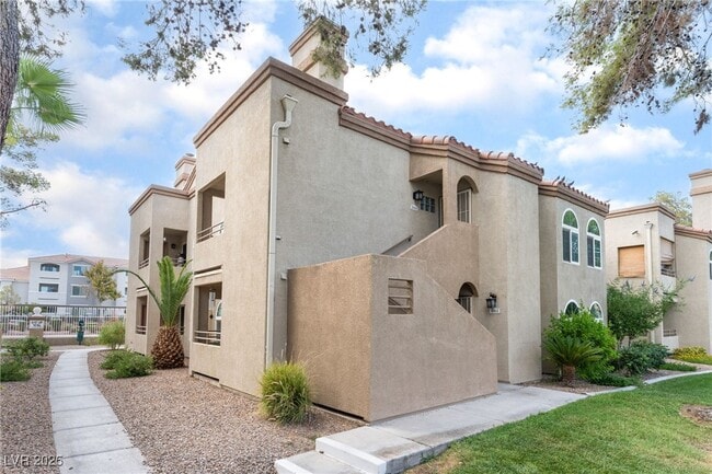 Building Photo - 3145 E Flamingo Rd