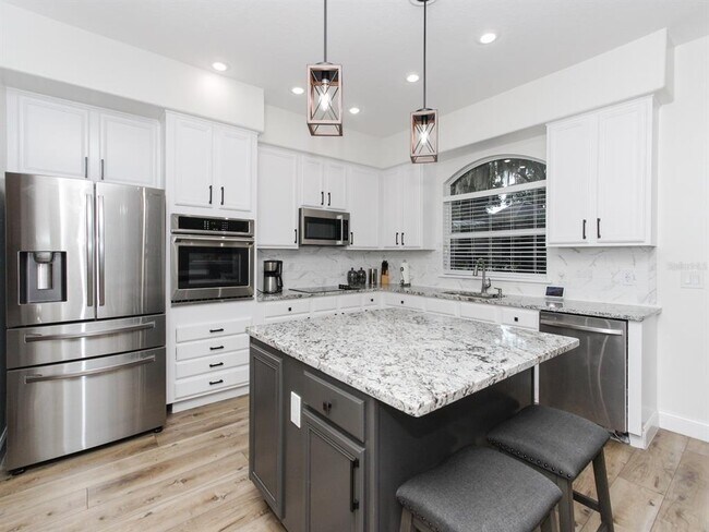 Building Photo - 687 Statenville Ct