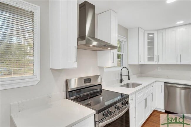 Building Photo - 206 Seminole St