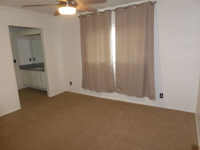 Building Photo - 3 Bedroom Pool Home in Canyon Country!