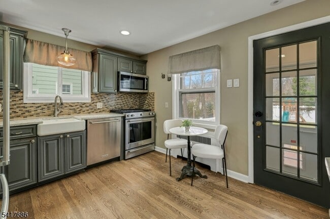 Building Photo - 21 Ridgedale Ave