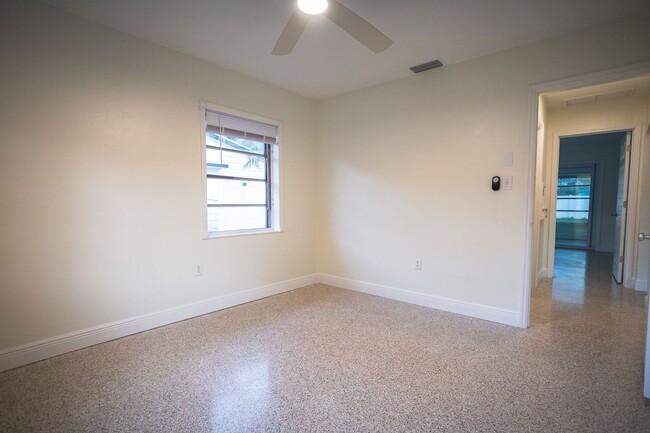 Building Photo - Annual  2 bed/1 bath house available $2,40...