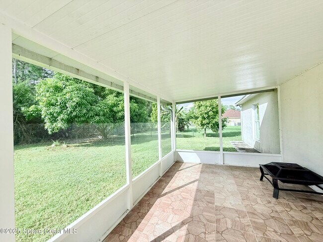 Building Photo - 3232 Wallace Ave