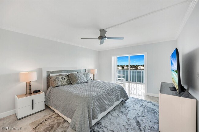 Building Photo - 2750 Gulf Shore Blvd N