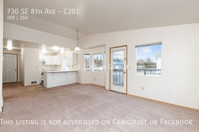 Building Photo - Top Floor 2BD/1.75BA Condo in Oak Harbor!