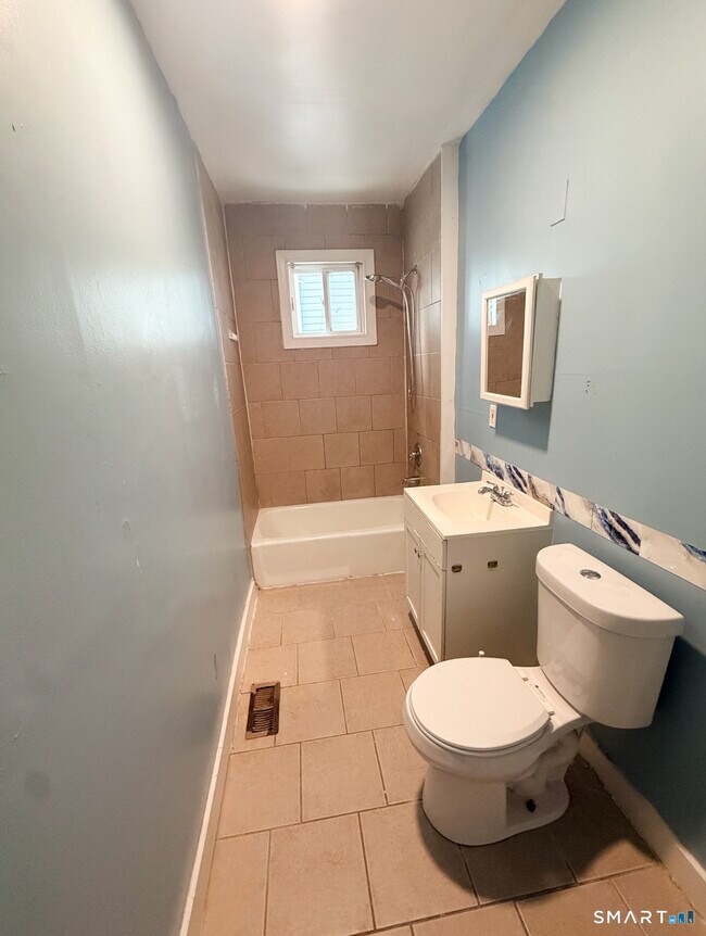 Building Photo - 28 Cassius St