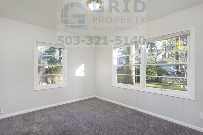 Building Photo - Spacious 3 Bedroom Home Available on Fores...