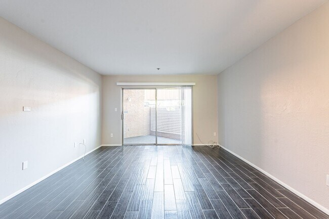 Building Photo - Two Bedrooms in Old Town Scottsdale - Avai...
