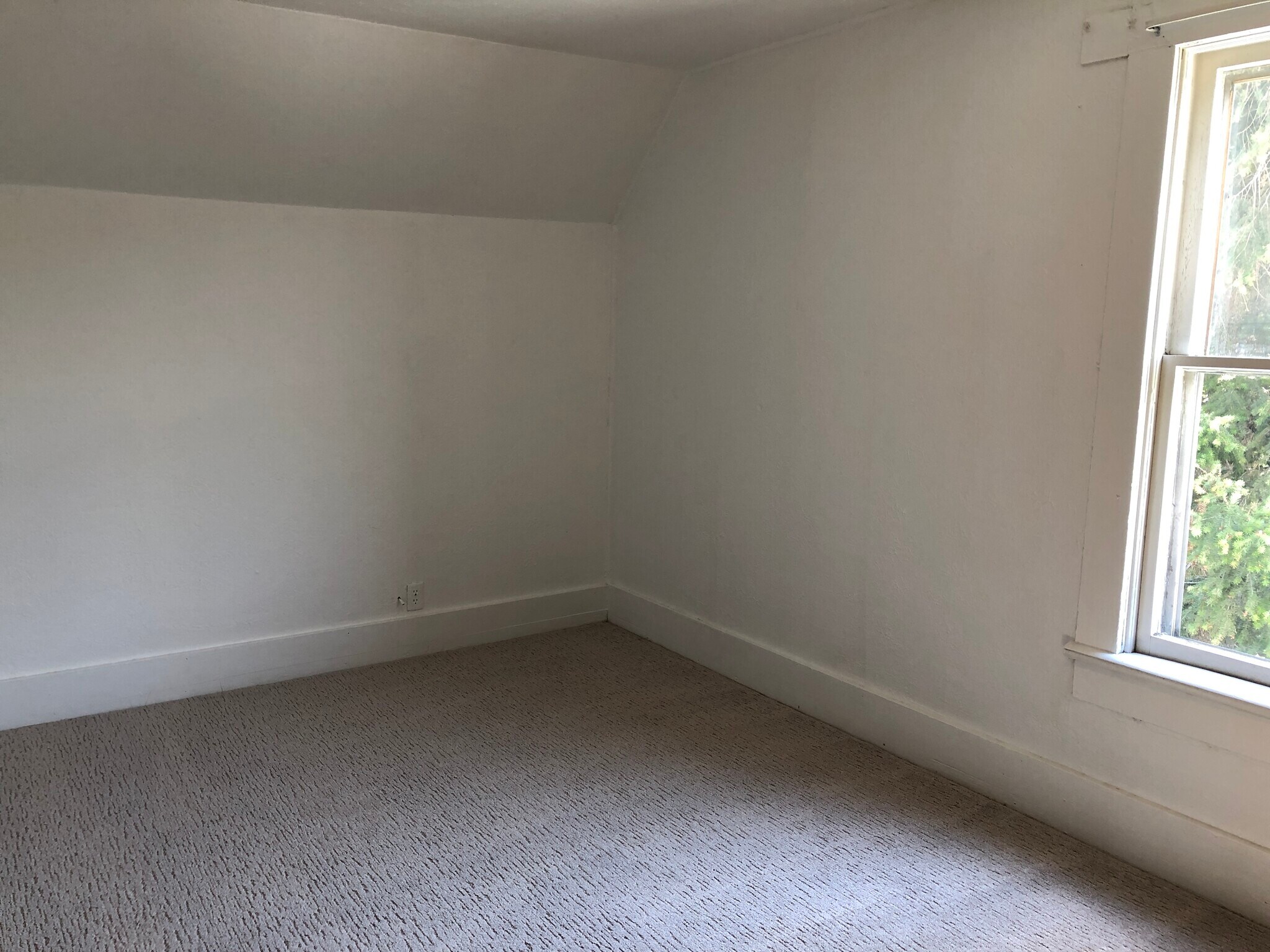 Building Photo - 125 NE Whitman St