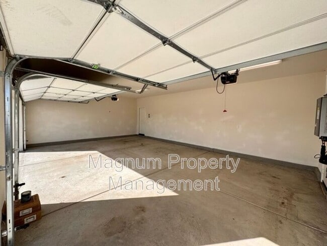 Building Photo - 31310 Reserve Dr