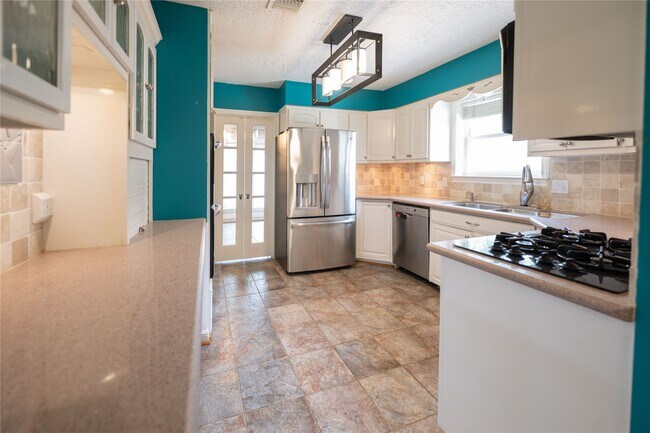 Building Photo - 7546 Maple Tree Dr