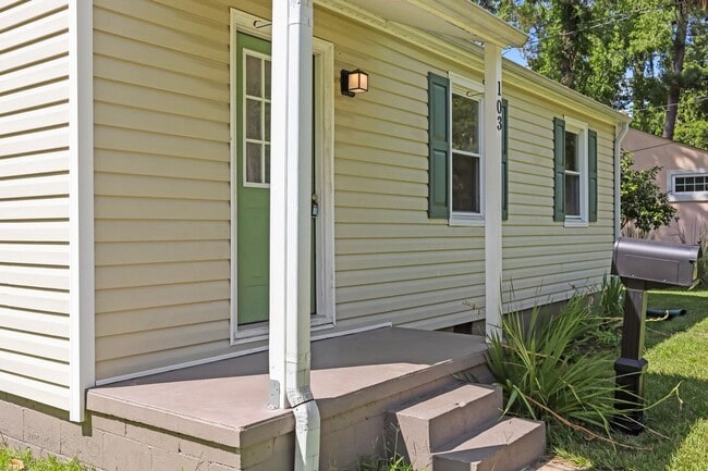Building Photo - 103 Robin Rd