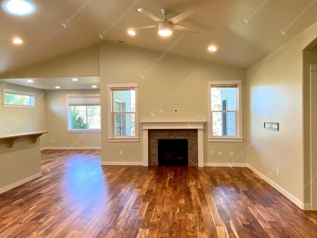 Building Photo - Bright, Spacious Home with Expansive Yard ...