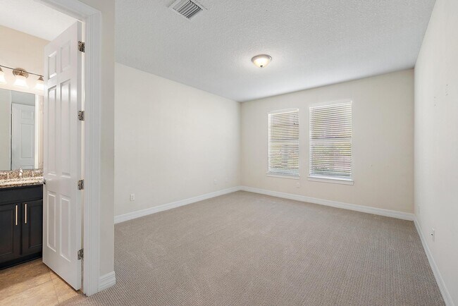 Building Photo - 127 Shores Pointe Dr