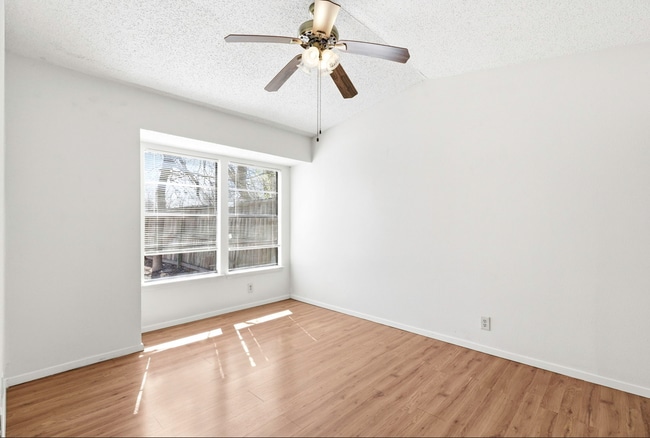 Building Photo - 6730 Spring Front Dr