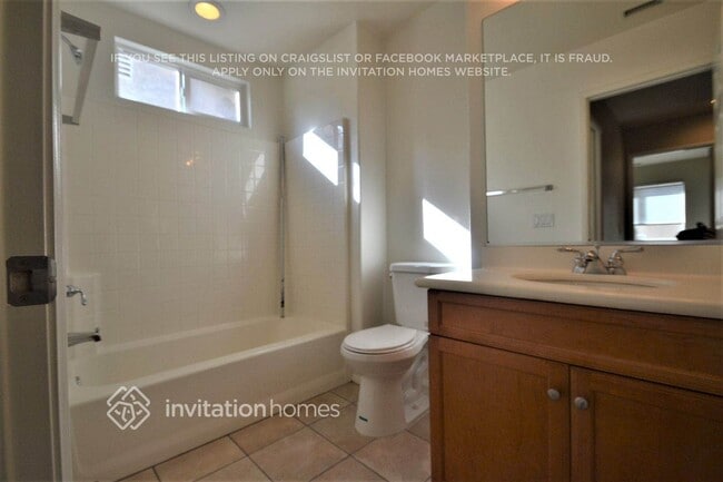 Building Photo - 1052 E Agate Ct