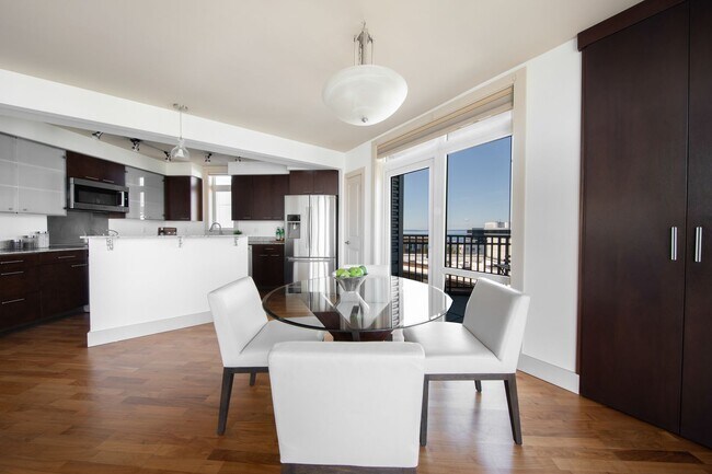 Building Photo - Matae Condominiums - Lower Queen Anne/Bell...