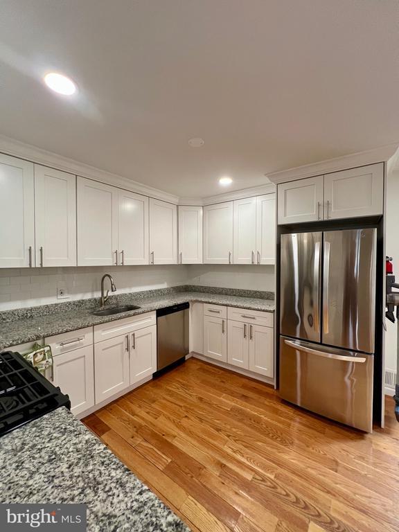 Building Photo - 5 Balamor Ln