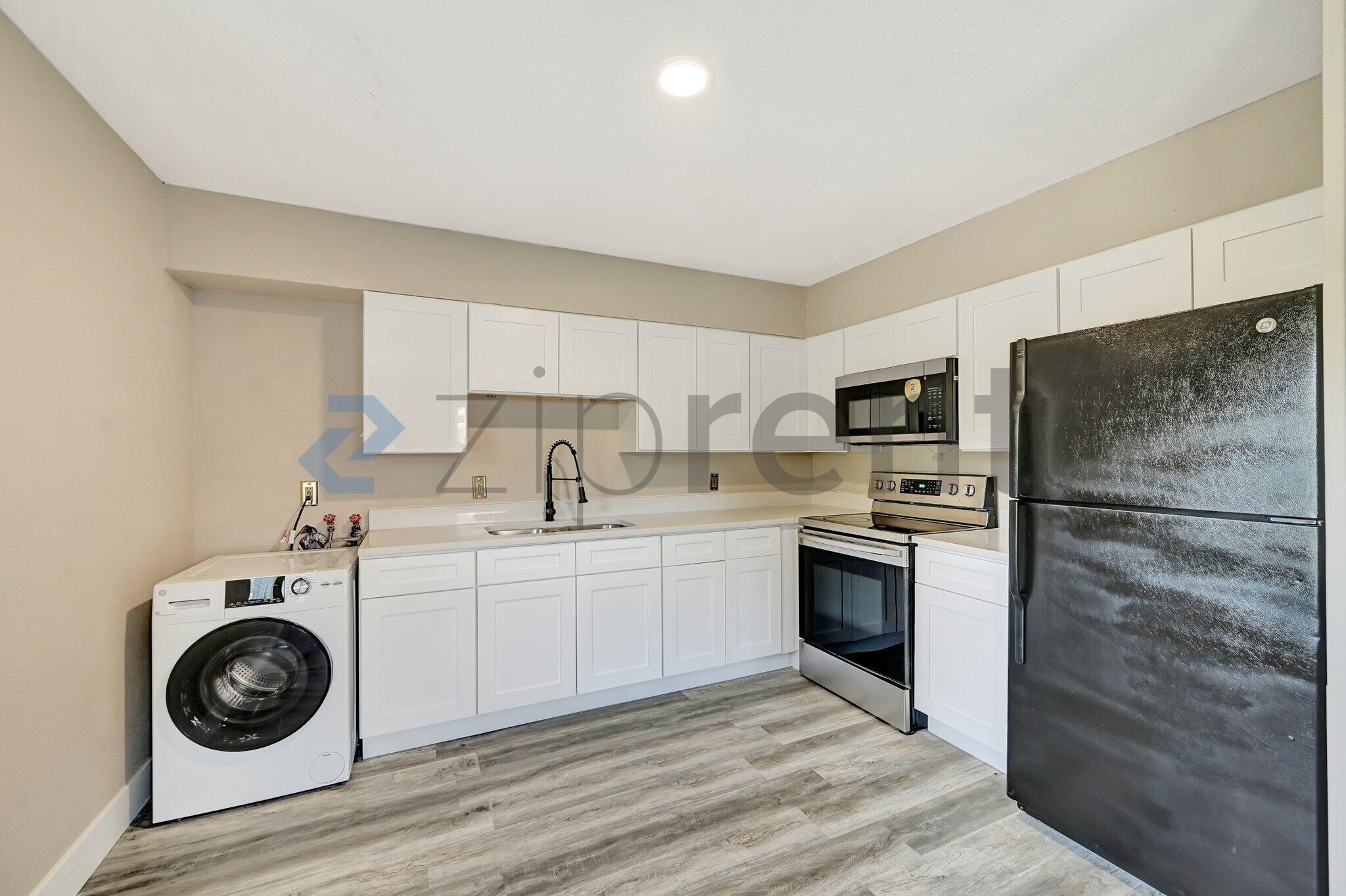 Building Photo - Unit A