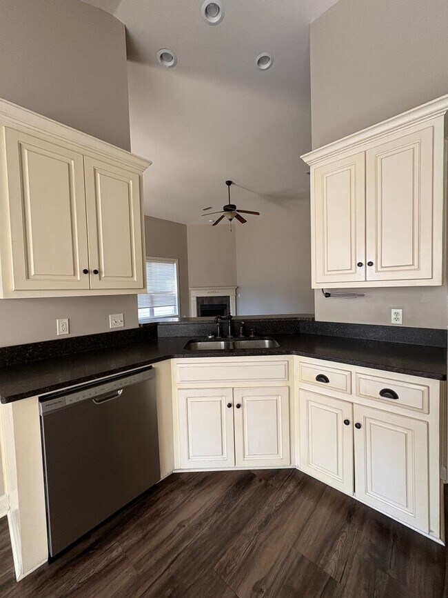 Building Photo - 540 Orchard Cir
