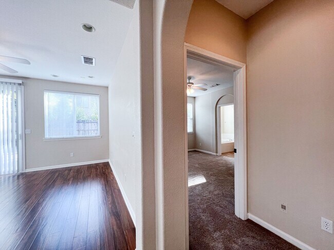 Building Photo - West Sacramento Gem with 3 Bedrooms & 2 Ba...