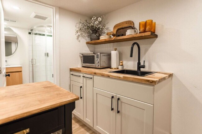 Building Photo - 300 Inca St