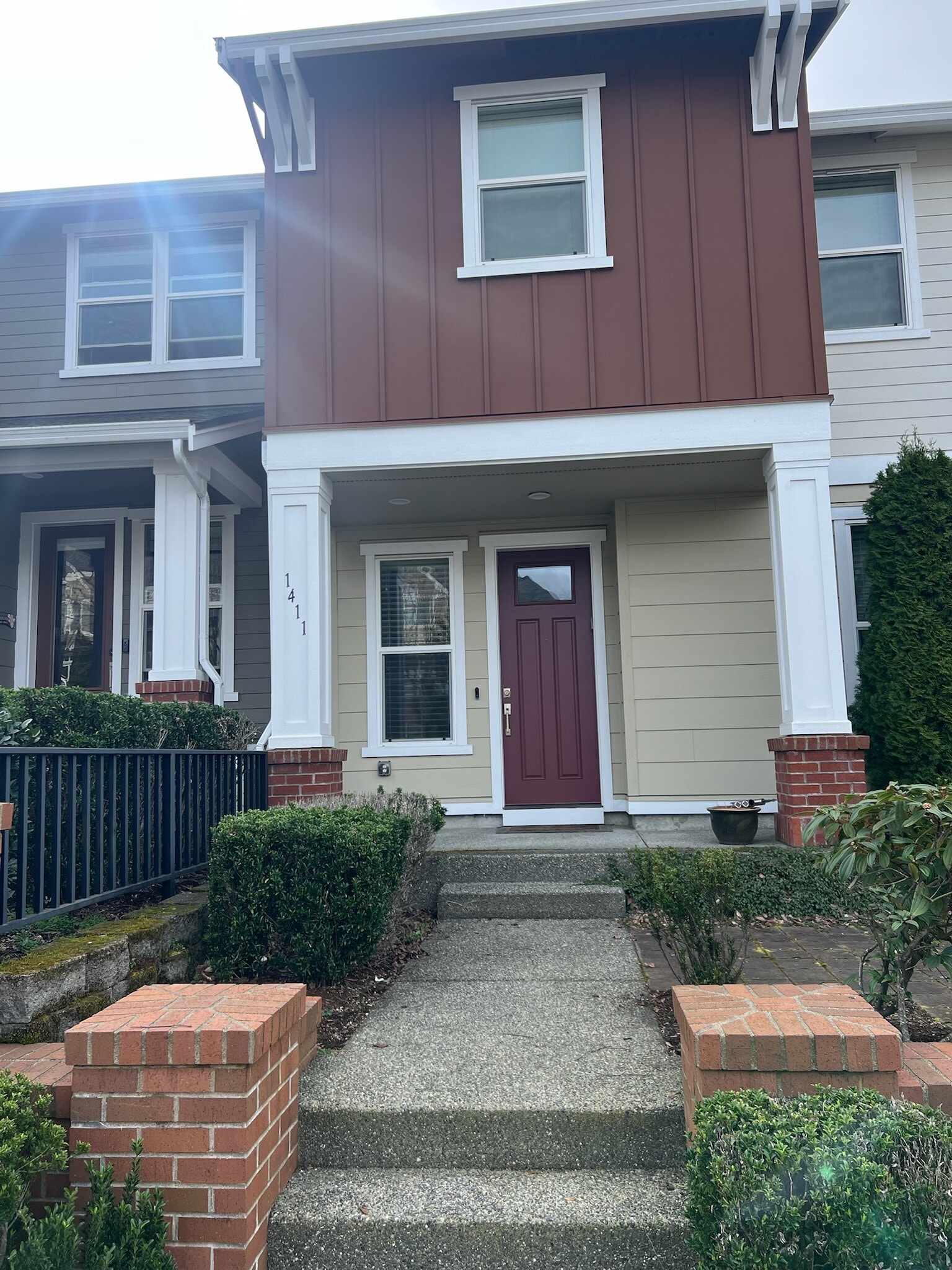 Building Photo - 1411 NE Park Dr