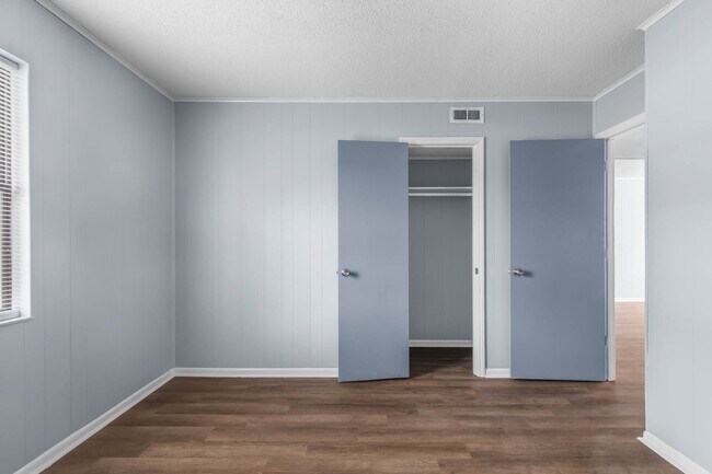 Building Photo - 107 Ravenwood Dr