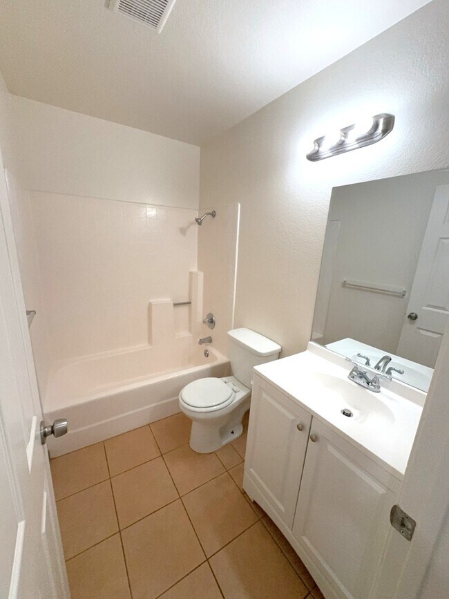 Building Photo - 13654 Opal Cir