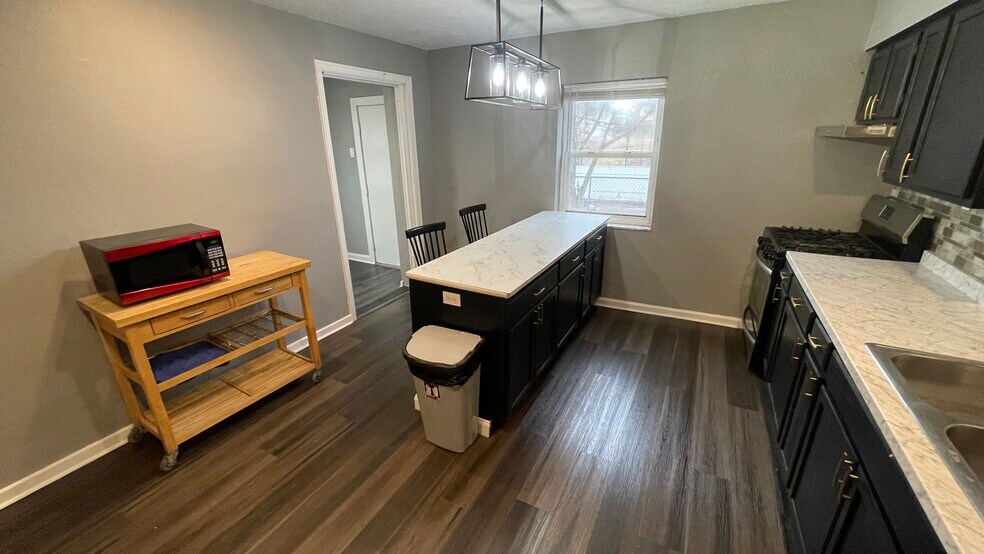 Building Photo - 2311 Grandview Ave