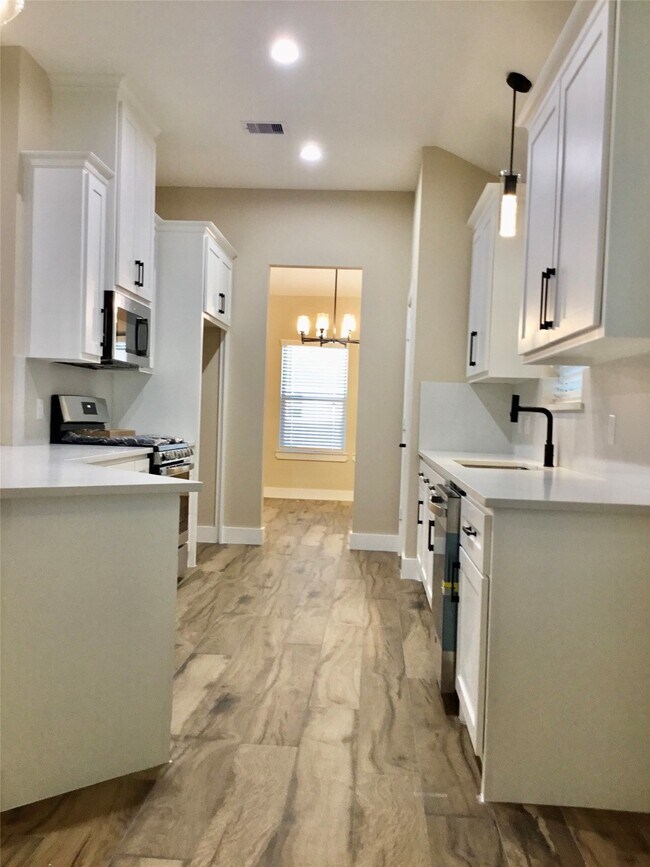 Building Photo - 2075 Briar Grove Dr