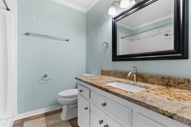 Building Photo - Beautiful 4bed/2 bath